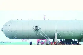 全球最长分离塔登陆蓬莱图片