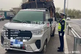 货车超高隐患多  别让“载货”成“载祸”图片