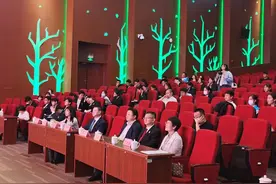 这场借贷怎么裁决？学生仲裁庭出面调解图片