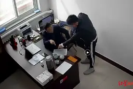 网传男子补请陪产假被拒后威胁领导，领导称其旷工数十天 官方：已成立专班进行调查图片