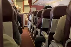 空姐机上卖货40分钟，是服务还是打扰？图片