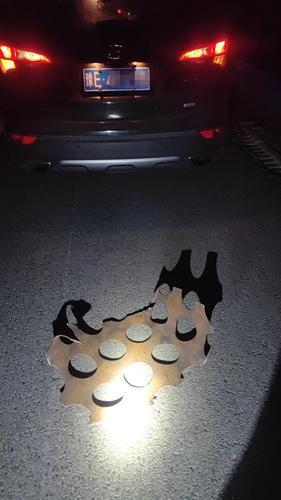 高速停车不敢开，轿车异响吓坏女司机