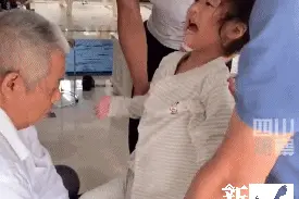 打破“一辈子坐轮椅”断言！女孩嘶吼着站立，如今厉害了图片