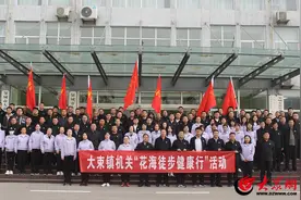 邹城市大束镇开展“花海徒步健康行”活动图片