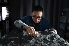 “造梦师”丁洲：用微缩摄影打造奇幻世界图片