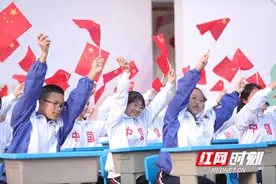 景炎初级中学举行首届“课桌舞”比赛图片