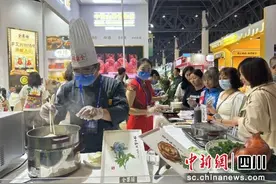 全聚德亮相成都糖酒会 多维创新引关注图片