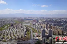 航拍湖城银川春景如画图片