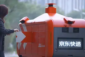 智能快递车揽收功能规模化上线，京东小哥“好帮手”再升级图片