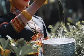 “总要去云南，过一次泼水节吧”图片