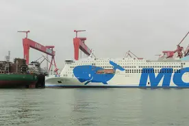 全球最大吨位豪华客滚轮在广州启航：容纳2500人和近800辆汽车，内装100%国产化图片