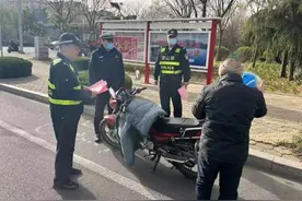 海阳交警持续严查电动车交通违法行为图片