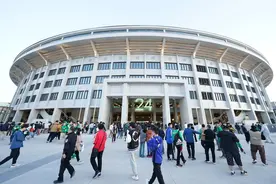 金志扬和张玉宁“推车”入场，中超开幕式幕后揭秘图片