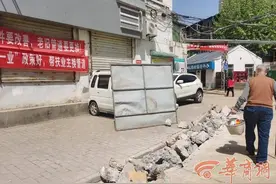 华商记者帮|老小区“三供一业”改造到处开挖  居民为堵车烦恼图片