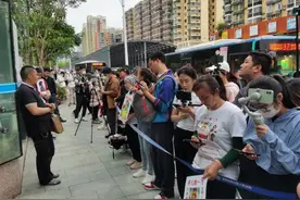 制造流量的寻子22年父亲，策划了一场主角缺席的“生日派对”图片