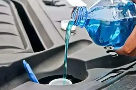 奉贤车主，“玻璃水”，是水就行？图片