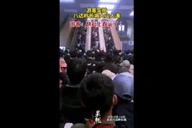 游客实拍八达岭长城人山人海，游客：快赶上春运了！图片