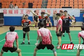 湖南省第十一届气排球赛圆满结束，雁峰区代表队分别获男、女组冠军图片