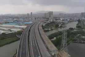 防电棚成了“安全帽”！中江高速改扩建项目睦洲大桥成功穿越高压线合龙图片