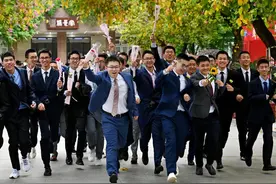 仪式感满满的18岁！成都七中为高三学子举办成人礼图片