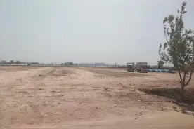 实探杂技女演员坠亡现场：舞台设在田地中，距离表演主办方的农场仅百米图片