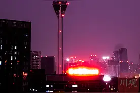 图集｜定格！今天凌晨，划破成都夜空的闪电长这样图片