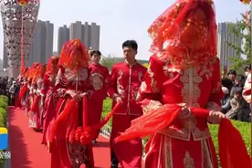 零彩礼 菏泽牡丹区为20对新人举办集体婚礼图片