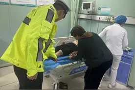 惊心！黄岛一老人挖野菜被蛇咬伤；暖心！交警全力护航送往八医图片