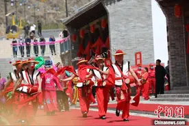 古村落“撮合”青年人梨花时节见证传统婚俗图片