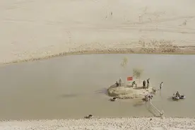 在黄河之畔的美术馆，听闻艺术里的“水之回响”图片