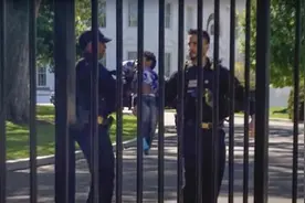 美国幼童钻进白宫触发警报 被多名特工当场控制图片