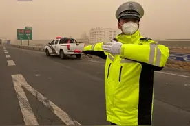甘肃河西走廊地区出现沙尘暴天气 部分高速公路临时管制图片