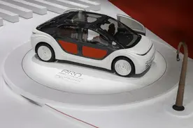 向新，行！上汽展出旗下130余辆新车，“三年行动”全面向新能源汽车转型图片