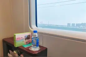 花18.5元坐高铁享免费餐还免排队，“薅短途商务座羊毛”走红网络，记者亲验：不管旅途长短服务没有区别图片