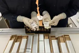 卡？卡！武汉海关查获境外电话卡2万张图片