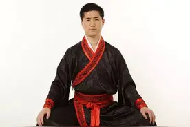 手臂这样拉一拉，疏肝利胆又健脾！谷雨做一做，全身都舒适图片