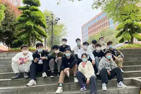 成立考研小组相互激励，湖南信息学院一个班12人“上岸”图片
