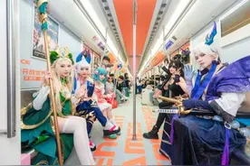 邂逅二次元世界，地铁2号线变身武汉TGC“时空列车”图片