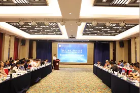 湖南软件职业技术大学校长谭长富在本科层次职业教育试点工作座谈会上作交流发言图片