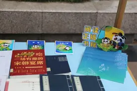 杭州这场读书日活动中，很多人获得了一张独一无二的明信片图片