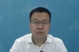 临空一跃，山水之间有芳华图片