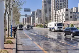 芝罘区环卫中心开展“五一”节前环境大整治图片