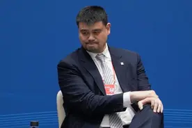为什么这3条规则都针对我们大个子？姚明出席“中国式现代化与世界”蓝厅论坛：体育有改变世界的力量图片