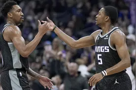 NBA档案库：从肯塔基双星到国王双枪 互换球衣号码成就美谈图片