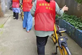 老旧小区淤积共享单车，武汉这个街道有破解之策图片