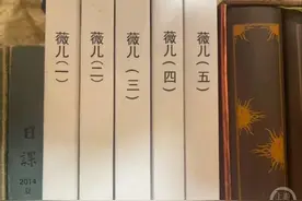 从胎儿到17岁，家人给她写了五本书图片