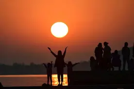 大武汉一日丨最近超火！有人凌晨4点去排队图片