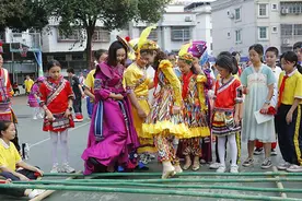 广西新疆师生联谊共庆“三月三”图片
