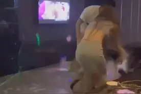 因债务纠纷，台中一女子KTV中被人用整锅热汤泼脸，警方逮捕3人图片