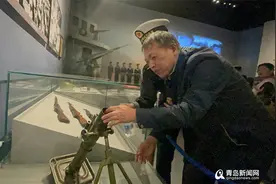 感受深蓝 岛城残障人士走进海军博物馆与官兵同庆海军建军74周年图片